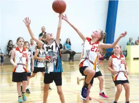  ??  ?? Yarragon’s Tannah Orgill taps the ball clear from Gladiators player Charley Kay.