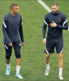  ??  ?? Mbappé y Benzema, durante la pasada Eurocopa.