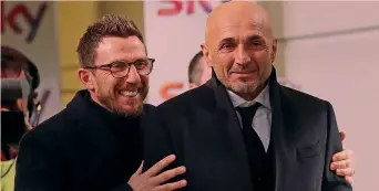  ?? ANSA ?? Il tecnico della Roma Eusebio Di Francesco, 48, abbraccia quello dell’Inter Luciano Spalletti, 58