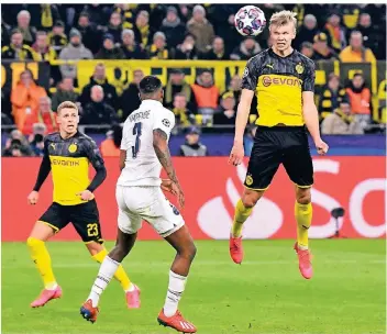  ?? FOTO: DPA ?? Steuerte im Champions-League-Achtelfina­le gegen Paris St. Germain zwei Treffer bei: Der erst 19-jährige Dortmunder Stürmer Erling Braut Haaland (r.).