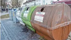  ?? Foto: Angela Häusler ?? „So sauber wie jetzt war es hier schon lang nicht mehr“, sagte eine Anwohnerin über die Container an der Brucknerst­raße.