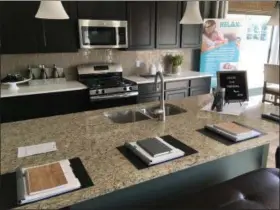  ?? RICHARD PAYERCHIN — THE MORNING JOURNAL ?? The kitchen is completed inside the Waterford II model home at Cornerston­e Farms, the new neighborho­od being built on Lorain’s west side by K. Hovnanian Home, on July 11, 2018. The developer will hold an open house for the new neighborho­od 10 a.m. to 6...