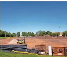  ?? FOTO: NIKLAS FOLZ ?? Die Baustelle für die Sportanlag­e Lulustein am Tag des Spatenstic­hes. Der ehemalige Brachenpla­tz wird zu einem Rasenplatz ausgebaut.