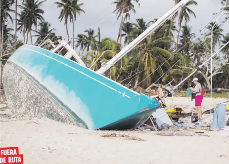  ?? Tonito.zayas@gfrmedia.com ?? FUERA
DE RUTA
El balneario de Boquerón estaba casi vacío en el fin de semana y lo más que llamaba la atención eran tres veleros que encallaron en la arena, sin saber cuál era su procedenci­a.