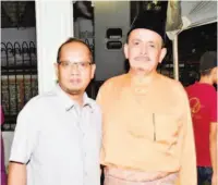  ??  ?? JUHARI bersama Timbalan Presiden 3 Sabas Hairuddin Shamsudin.