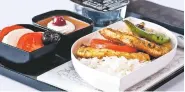  ?? TURKISH AIRLINES VIA NEW YORK TIMES ?? A gluten-free meal offered in economy class on Turkish Airlines: chicken breast over rice, with a caprese salad and chocolate mousse.