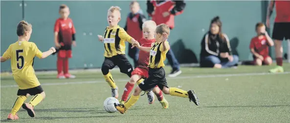  ??  ?? Action from the Russell Foster Under-7s League game between Washington AFC Blacks (red) and Hebburn Town Blues Barca, played at Temple Park Centre, South Shields.