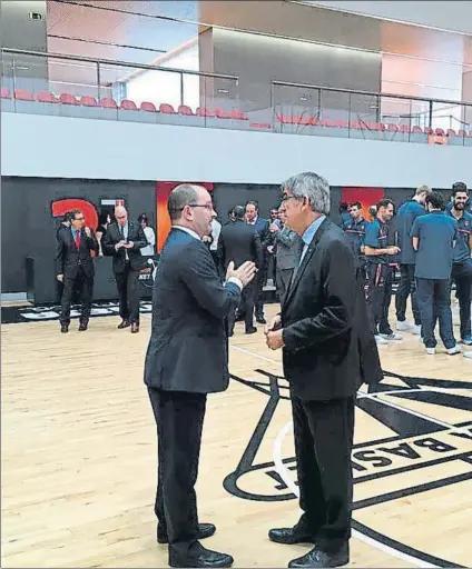  ?? FOTO: NACHO HERRERO ?? Baumann y Bertomeu, dirigentes de FIBA y Euroliga, en un encuentro informal en Valencia este año