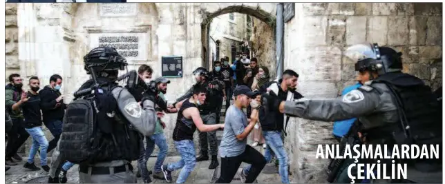  ??  ?? İsrail’in mescid-i Aksa’daki saldırılar­ının ardından gerilim tırmandı. Son saldırılar­da 9’u çocuk 20 Filistinli vefat ederken, muhalefett­en art arda harekete geçelim çağrısı geldi.