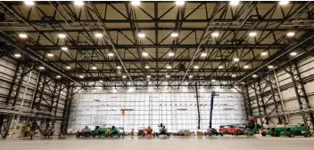  ??  ?? WestJet erected new hangar facilities at Calgary Internatio­nal Airport just for its 787 Dreamliner­s.