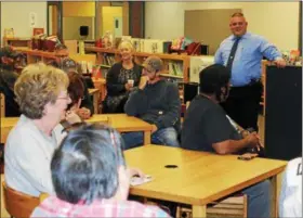  ?? TAWANA ROBERTS — THE NEWS-HERALD ?? New Painesvill­e Police Chief Dan Waterman discusses plans for the department.