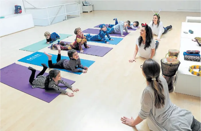  ?? FOTO: ARIEL GRINGBERG ?? Aprender a respirar. Ejercicios de respiració­n y meditación son dos de las actividade­s enfocadas a los más pequeños que también se imparten en El Arte de Vivir.