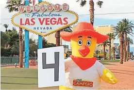  ??  ?? Generó expectativ­a. La insigne mascota de Pollo Campero anunció, con días de anticipaci­ón, la apertura del restaurant­e en Las Vegas, Nevada.