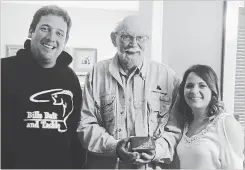  ?? SUPPLIED PHOTO ?? Doug Sloane, centre, retrieved his wallet, lost in 1953, from its finders, Logan and Laura Speziale.