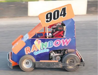  ?? Martin Fitzgerald/MSF Stoxpics ?? Stock car racer Amy Duckett in action