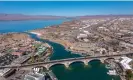  ?? ?? Thames our arches … the London Bridge in Lake Havasu City, Arizona. Photograph: Brian van der Brug/Los Angeles Times/Getty Images