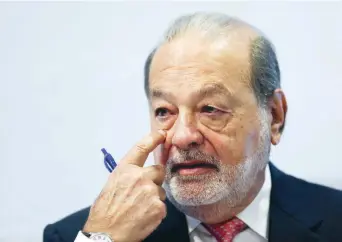  ??  ?? El magnate Carlos Slim explicó que los esfuerzos de reconstruc­ción se enfocarán en cinco objetivos: ayuda humanitari­a, patrimonio cultural, centros de salud y escuelas, vivienda y mercados.