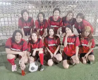  ?? ?? El Deportivo Hernández cayó en su compromiso ante el Club Halcones, dentro de la fecha 12 de la Liga Municipal de Futbol 7 Femenil.