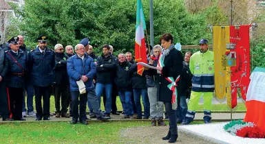  ??  ?? A Ballabio
Il sindaco leghista Alessandra Consonni durante la cerimonia di sabato