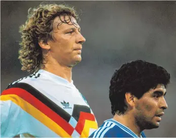  ?? FOTOS: IMAGO IMAGES ?? Der große und der kleine Diego: Guido Buchwald (li.) im WM-Finale 1990 an der Seite von Maradona.