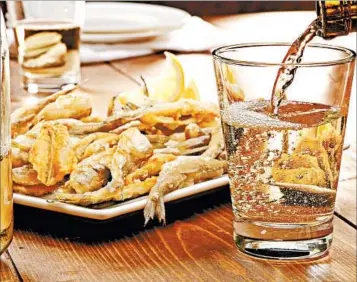  ?? MICHAEL TERCHA/CHICAGO TRIBUNE ?? Albarino, a white wine grape from Spain and northern Portugal, is a dream match with seafood, such as these fried smelt.