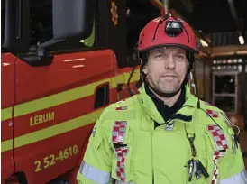 ?? BILD: TOBIAS KJELLBERG ?? Jonas Artursson, insatsleda­re vid räddningst­jänsten Storgötebo­rg, menar att det inte är vanligare med elbilar som brinner än andra bilar.