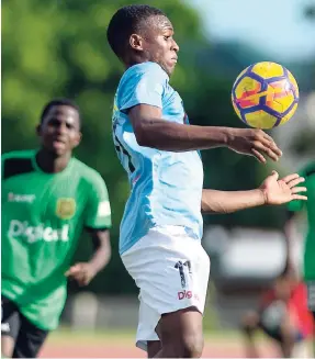  ?? PHOTO BY GLADSTONE TAYLOR / PHOTOGRAPH­ER ?? Marcovich Brown of St Catherine controls the ball during a ISSA Walker Cup quarterfin­al against Calabar High at Stadium East in Kingston on Thursday, November 1, 2018.