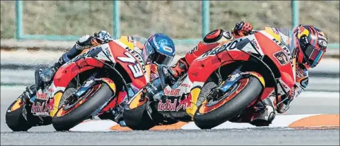  ?? MARTIN DIVISEK / EFE ?? Àlex Márquez (73) i Stefan Bradl (6) només van sumar un punt a l’última cursa de Brno