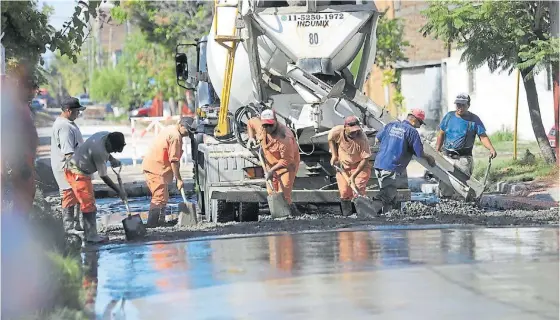  ?? ?? Recursos. Las obras se llevan a cabo con personal municipal y financiaci­ón propia de la Comuna y de los gobiernos nacional y provincial.