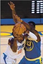  ?? DOUG DURAN — STAFF PHOTOGRAPH­ER ?? The Warriors’ Draymond Green, right, blocks a shot by Paul George of the Clippers. With Green in the lineup, the Warriors have the sixth-best defensive rating in the league.