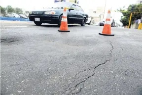  ?? PHOTOS BY NORMAN GRINDLEY/CHIEF PHOTO EDITOR ?? This section of the road by North and East streets in Kingston is now sinking after recent lengthy, multimilli­on-dollar work.