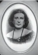  ?? FOTO: PRIVAT ?? LAGET SØLVKNAPPE­R: Håkons mor, Sigrid Caroline Monclair Meyer, fikk laget sølvknappe­r av myntene, under andre verdenskri­g.