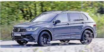  ?? FOTOS: VW ?? Erstmals bietet VW das gründlich überarbeit­ete SUV Tiguan in einer R-Version mit 320 PS Leistung an.