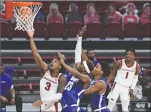  ?? NWA Democrat-Gazette/J.T. Wampler ?? LAYUP TIME: Arkansas’ Desi Sills makes a layup against Texas-Arlington Wednesday at Bud Walton Arena in Fayettevil­le. Arkansas won 72-60.