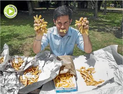  ?? PHOTO: MURRAY WILSON/STUFF ?? Jono Galuszka surveyed five fish ‘n chip shops and found the size of a scoop of chips varied widely.