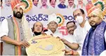  ?? — P. SURENDRA ?? TPCC chief N. Uttam Kumar Reddy being felicitate­d by Mettu Sai Kumar, who has been appointed as chairman of Fishermen Congress of Telangana by AICC president Sonia Gandhi, at Gandhi Bhavan on Tuesday.