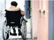  ?? Foto: Arno Burgi/dpa ?? Für alte und gehandicap­te Menschen gibt es viele Hinderniss­e, die sie überwinden müssen.