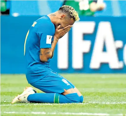  ?? C. simon / AFP ?? Tras el angustioso 2-0 sobre Costa Rica, Neymar se largó a llorar, en una imagen conmovedor­a