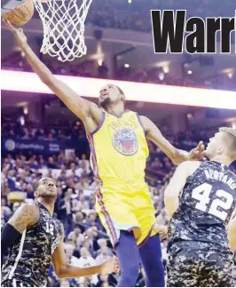  ?? AP ?? GINIBA ni Kevin Durant ng Golden State ang depensa nina forward LaMarcus Aldridge (12) at Davis Bertans ng San Antonio. Kumana ng 14 sunod na puntos ang one-time MVP sa huling apat na minuto para sandigana ng Warriors sa come-from-behind win.