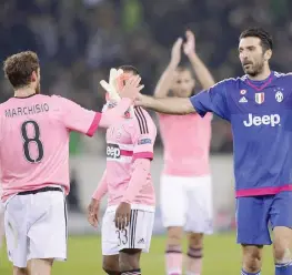  ?? LAPRESSE ?? Buffon e Marchisio festeggian­o la Juve della Grande Rimonta