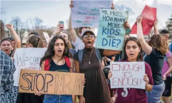  ?? FOTO: AP ?? Auch vor dem Kapitol in Washington solidarisi­eren sich Amerikas Schüler und fordern ein Ende der Waffenfrei­heit.