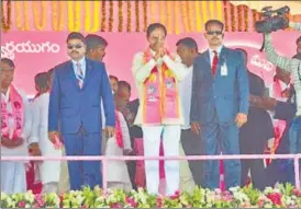  ??  ?? ▪ At the public rally in Telangana on Sunday, chief minister K Chandrasek­har Rao urges people to emulate Tamil Nadu for their selfrespec­t.