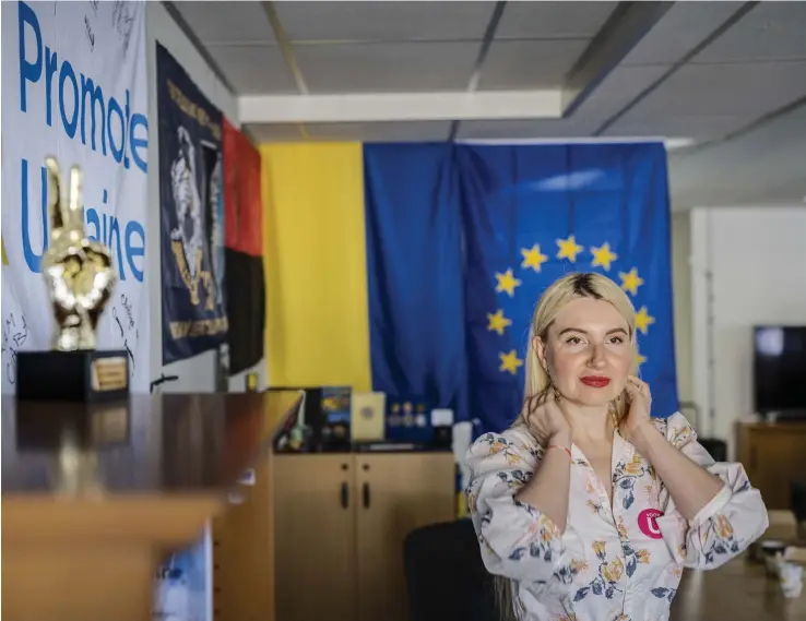  ?? BILDER: MAJA KARLSTRÖM ?? Marta Barandiy grundade organisati­onen Promote Ukraine. Hon är även toppkandid­at i EU-valet för partiet Voor U.