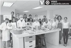  ??  ?? Entusiasmo. Equipo de alumnos y maestros que “reciclaron” alimentos que iban directo a la basura.