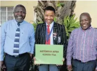  ?? Picture: ABONGILE SOLUNDWANA ?? THINK TEA: From left, Ekuphumlen­i High School principal Lizwe Ngalo, Ekuphumlen­i grade 12 pupil Nzuso Cana Mpondwana and deputy principal Mzimkhulu Mdlangu at The Rep offices