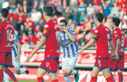  ??  ?? El defensa Kiko Olivas celebra su gol, el primero del Real Valladolid ayer en Los Pajaritos. El Numancia necesitará un milagro en Pucela