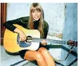  ?? FOTO: DPA ?? Joni Mitchell 1968, als sie ihre Debüt-LP veröffentl­ichte.