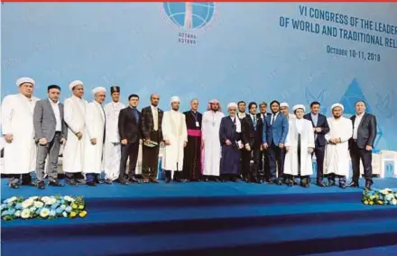  ?? PIC BY AHMAD KUSHAIRI ?? Delegates at the 6th Congress of the Leaders of World and Traditiona­l Religions adopt a common stand towards ensuring peace and security.