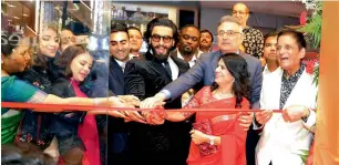  ??  ?? Bollywood superstar Ranveer Singh inaugurati­ng the Kanz Jewels showroom at Meena Bazaar in Dubai with Anil Dhanak and Arjun Dhanak.