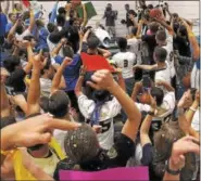  ?? GENE WALSH — DIGITAL FIRST MEDIA ?? Students cheer in the gymnasium of Spring-Ford Area High School during the taping of an interactiv­e lip-dub video at the high school Friday. About 2,400student­s from 9th to 12th grade lined the halls while a selected students lip synced to Katy Perry’s...